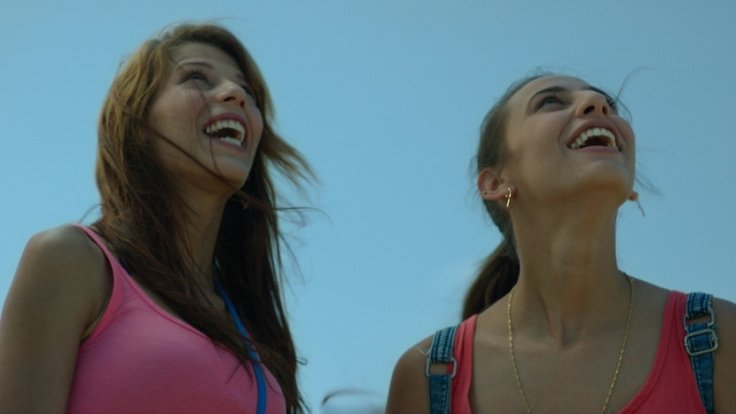 carmen-and-lola-smiling-03